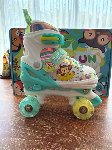 Yousulun happy time Kids adjustable quad roller skates with light-up wheels (size adjustable)