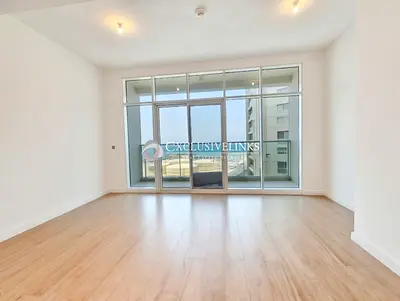Charming Studio| Unfurnished | Vacant Sep