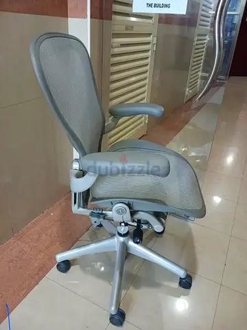 Herman Miller Ergonomic mesh office chair (adjustable, good condition)