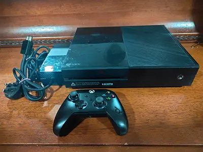 XBOX ONE WITH GAMES AND CONTROLLER