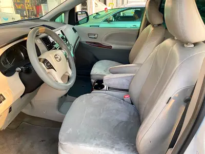 صورة 6 لـ 2011 Toyota SIENNA