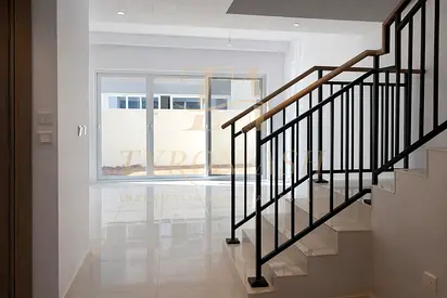 STYLISH 4BHK| CLOSED KITCHEN| AVAILABLE MID APRIL