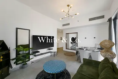 Newly Furnished | Corner Unit | Upgraded