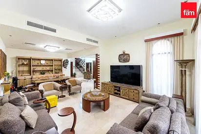 Single Row Middle Fully Upgraded 4 Bedrooms Vot