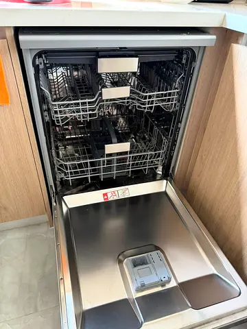 Built-in stainless steel dishwasher in good working condition