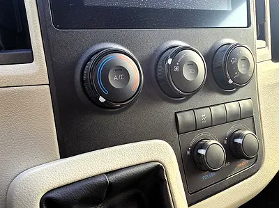 صورة 16 لـ 2026 Toyota HIACE