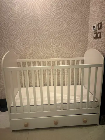 White Baby Bed – Clean & Beautiful Condition