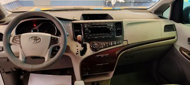 صورة 9 لـ 2011 Toyota SIENNA
