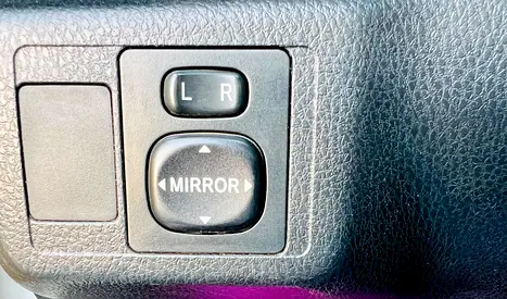 2015 Toyota YARIS — фото 13
