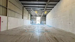 Warehouse for rent in Industrial Area 15, Sharjah, 3,200 sq. ft., 3-phase power, wide entrance, suit