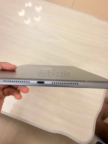 Apple iPad 8th generation ( space gray) - Good condition, works fine