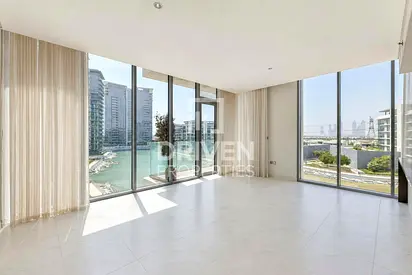 Panoramic Lagoon View | Spacious Corner Apt