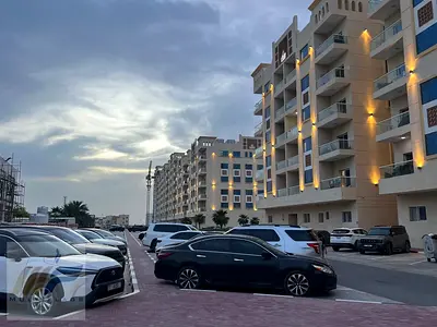تملك شقة غرفة و صالة بافضل سعر و في قرية الاميرة مجمع سكني بعجمان
