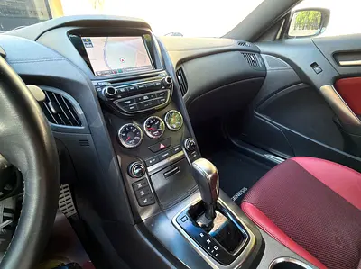 صورة 10 لـ 2016 Hyundai GENESIS