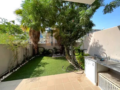 Single Row | Upgraded 2 Bed Townhouse Semi-Furnished | Vacant Soon