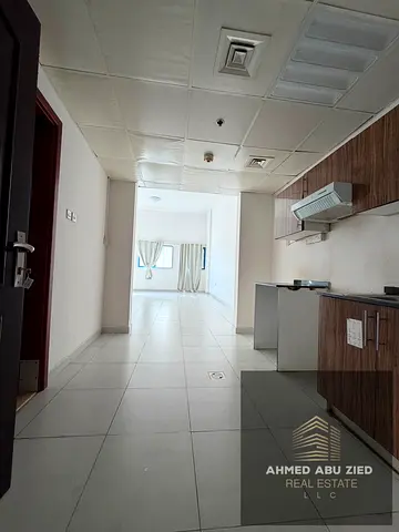 Big Size Studio - 725 Sq Ft - Central AC - Family Building - Parking - Wardrobes Built In