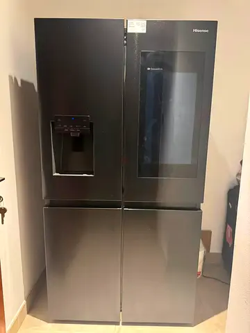 Hisence French Door refrigerator with LED display connectlife