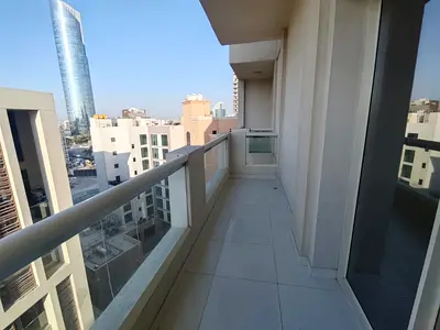 شقة للإيجار في منطقة الواجهة البحرية بالجداف، دبي (غرفة وصالة) - شاملة رسوم التكييف (Chiller Free) - السعر 65 ألفاً فقط.