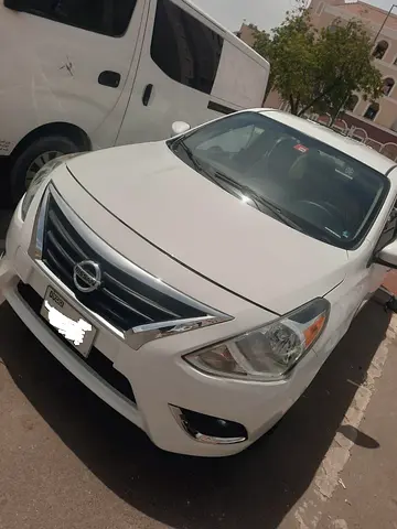2018 Nissan VERSA 照片 2