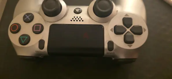 PS4 Controller – 1 Piece | Good Condition Selling 1 PS4 controller in good working condition. ✅ Ful
