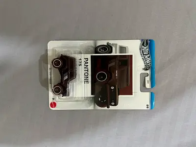 Hot Wheels Pantone Bronco Chase