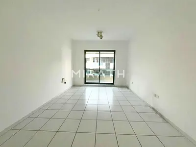 FAMILY BUILDING || PRIME LOCATION || COVERED PARKING || HUGE BALCONY