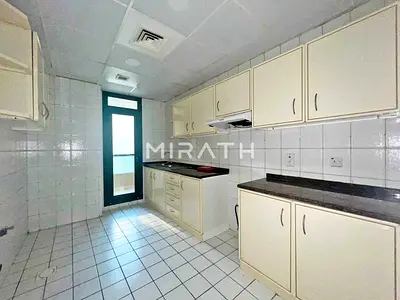 FAMILY BUILDING || PRIME LOCATION || COVERED PARKING || HUGE BALCONY