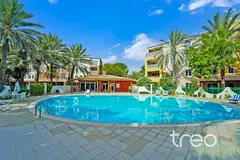 Beautiful Private Corner Ground Floor Unit