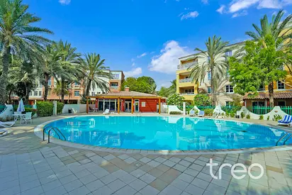 Beautiful Private Corner Ground Floor Unit
