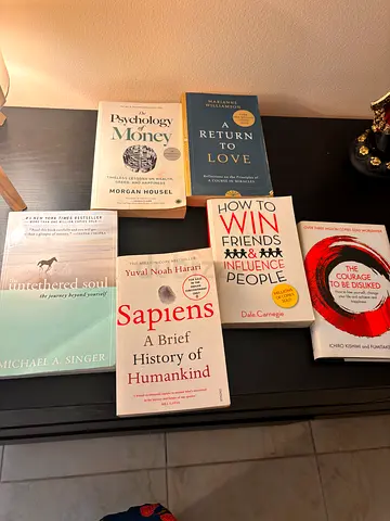 Collection of non-fiction bestsellers: Sapiens, How to Win Friends, Psychology of Money, and others