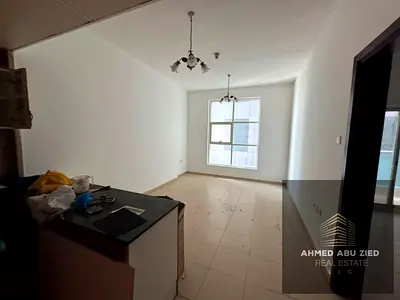 One bedroom and living room with an open view and a prime location. Excellent location, close to all amenities suitable for families.