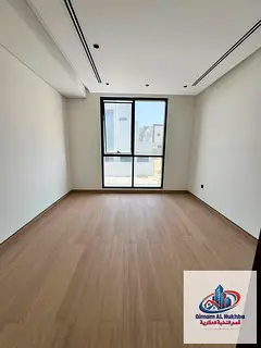 Brand-new villa in Al Hoshi, 4 master bedrooms, 7 bathrooms, large reception, AED 180K, 2 payments.