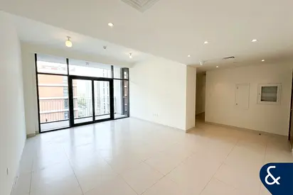 Prime Location | Vacant | Closed Kitchen
