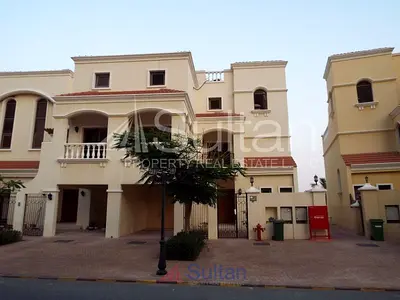 Lovely 4 BR Townhouse with a Lagoon View