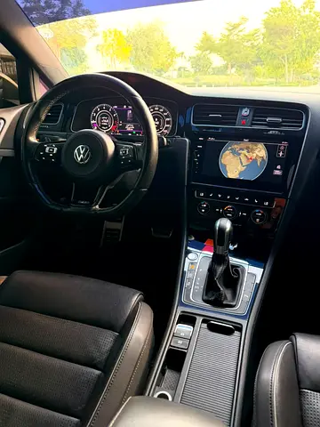 صورة 8 لـ 2019 Volkswagen GOLF R