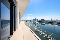 Elegant Penthouse | Prime Waterfront | Sea View