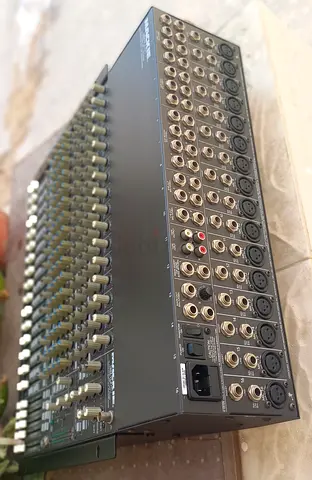 Mackie 1604-VLZ PRO 16 channel Mic/Line Mixer with premium XDR Mic preamplifiers