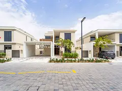 Single Row | Closed Kitchen | Tenanted
