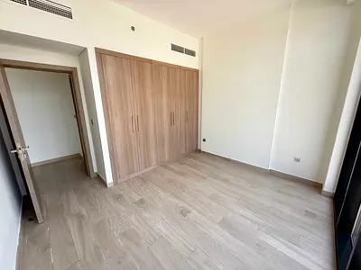 HUGE LAYOUT // LAGOON AND SKYLINE VIEW // FITTED KITCHEN