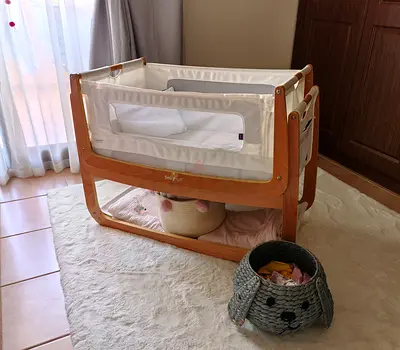 Baby items : car seat and baby cot