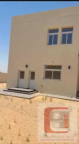 للإيجار فيلا طابقين جديدة بالسيوح الموردة