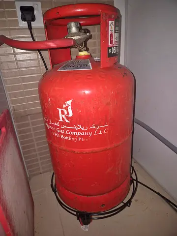 Reliance LPG Gas Cylinder with regulator and hose.
