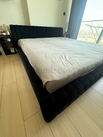 Black “pet friendly fabric” king 180x200 bed without mattress