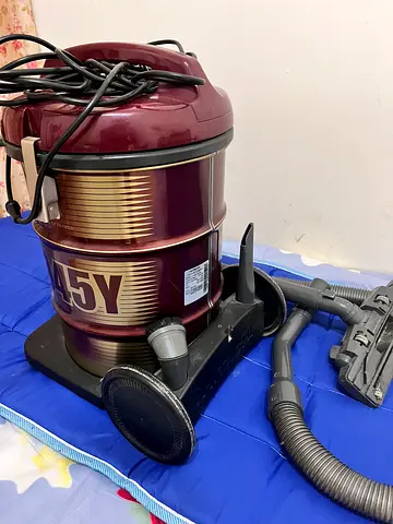 15V Wet and Dry Vacuum Cleaner - Good Working Condition