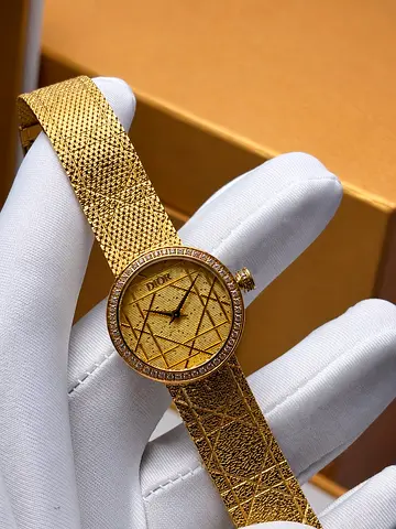 Dior women's gold-tone mother-of-pearl bracelet Master Quality watch 🔥