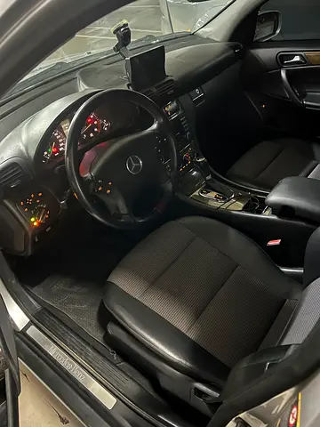 Mercedes-Benz C 200 Kompressor 2005 - Japanese Specs - Excellent Condition