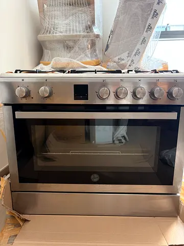 Hoover 5 -burner gas cooker & oven