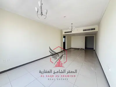 شقة بمساحة كبيرة جدًا، مع إطلالة مفتوحة، وتقع في موقع مميز بمنطقة القاسمية – المحطة.
