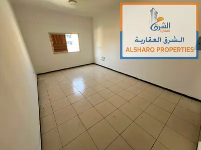 استوديو بمطبخ منفصل للإيجار السنوي – الراشدية، عجمان استوديو واسع بموقع مميز في شارع المرور القديم، قريب من كورنيش عجمان، بمساحة كبيرة وإطلالة مفتوحة.