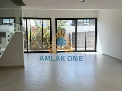Single Row | Middle | Vacant | With Maid